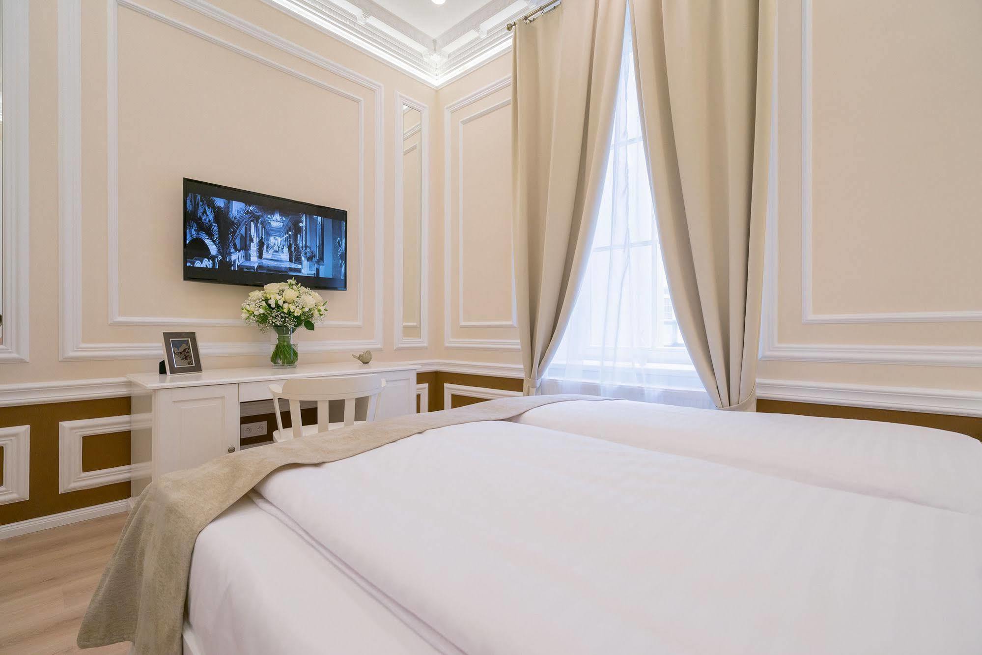 Revelton Suites Karlovy Vary Exterior foto